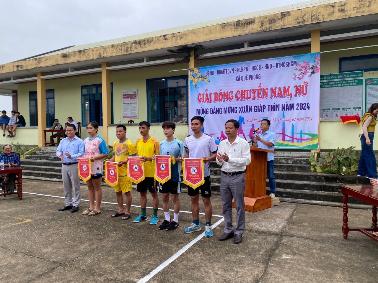 Xã Quế Phong tổ chức giải bóng chuyền nam, nữ " Mừng Đảng, Mừng Xuân" Giáp Thìn năm 2024